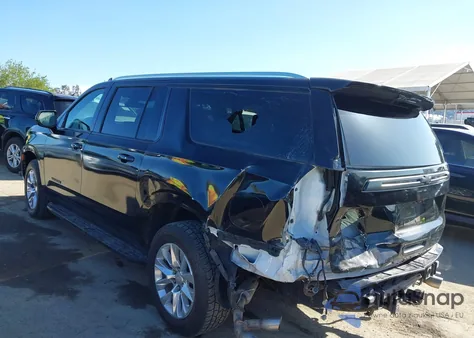 2022 Chevrolet Suburban C1500 Premier z USA, uszkodzony, nr VIN 1GNSCFKD9NR159466